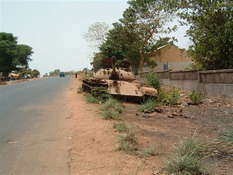 File:Bissau - Abandoned tank.JPG - Wikimedia Commons