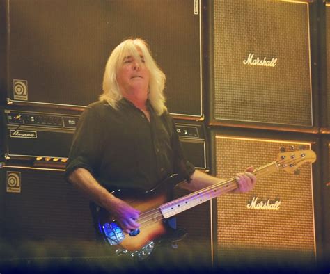 AC/DC Bassist Cliff Williams Quits Band | Cliff williams, Acdc, Bassist