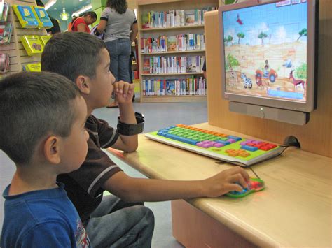 Children using the computer. | Branch: Willow Glen. Date: 8/… | Flickr