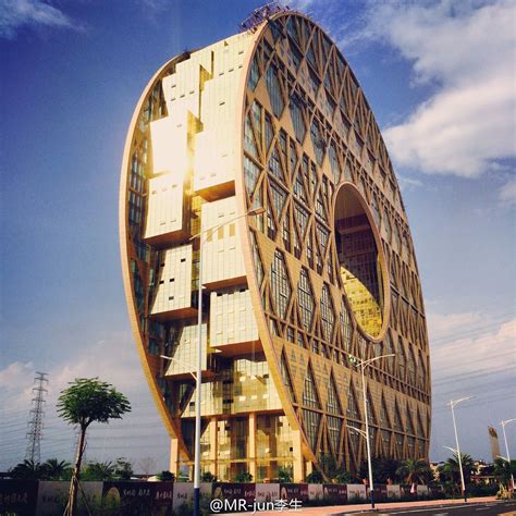 Donut shaped skyscraper built in Guangzhou, China