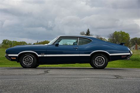 Oldsmobile’s Ultimate Muscle Car: 1970 4-4-2 W-30 Packs 455 Inches of ...