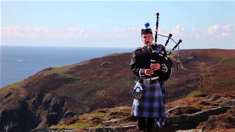 Bagpipe player - YouTube