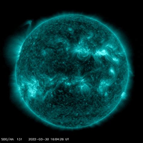 An Extremely Powerful Flare Just Erupted From Our Sun, And There's Video! : ScienceAlert