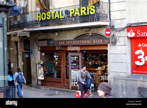 The Hostal Paris in Barcelona, Spain Stock Photo - Alamy