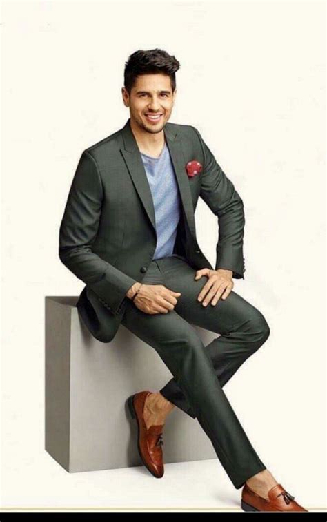 SIDDHARTH MALHOTRA ( 26.1.19 | Formal men outfit, Mens style guide ...