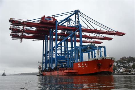 New Container Gantry Cranes Arrive in Hamburg