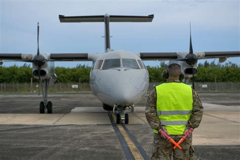 DVIDS - Images - Aircraft marshaling procedures training [Image 2 of 5]