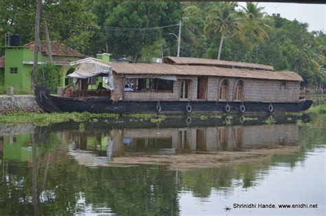 Kerala Houseboats- Kumarakon and Alleppy-Houseboats everywhere! - eNidhi India Travel Blog