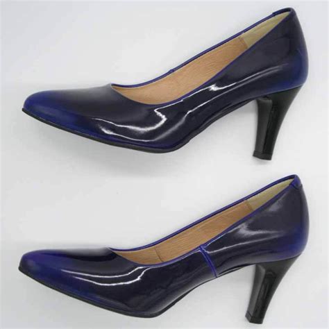 Stylish look with patent leather pumps navy - Ladies Business ...