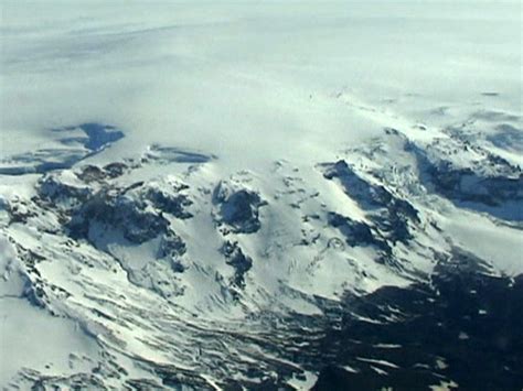 Bardarbunga volcano in Iceland erupts, putting airlines on alert - CBS News