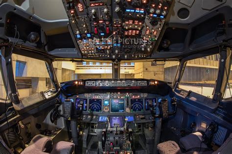 Boeing 737 Cockpit Images