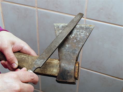 6 Ways to Sharpen an Axe (DIY Guide for a Sharp Edge)