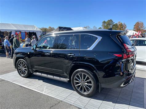 Photo Gallery: The Lexus LX 600 F SPORT in Black | Lexus Enthusiast