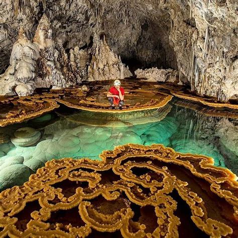 Instagram'da World Landforms: “(ENG) Green lakes in caves of Carlsbad Caverns National Park, New ...