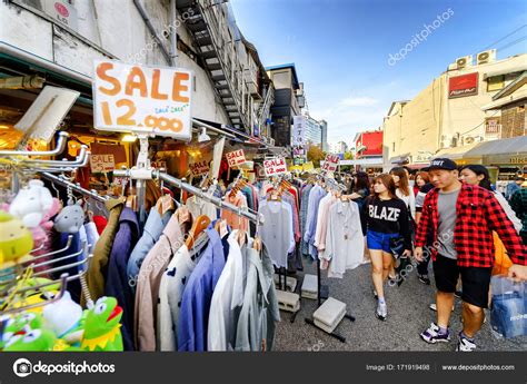 Hongdae shopping street : SEOUL, KOREA. – Stock Editorial Photo © 501room #171919498