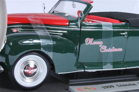 1939 Lincoln Zephyr Die-Cast Christmas Themed Model Car | EBTH