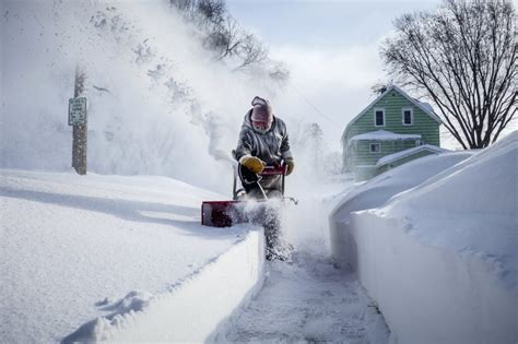 Powerful winter storm leaves one dead, dozens stranded in Midwest