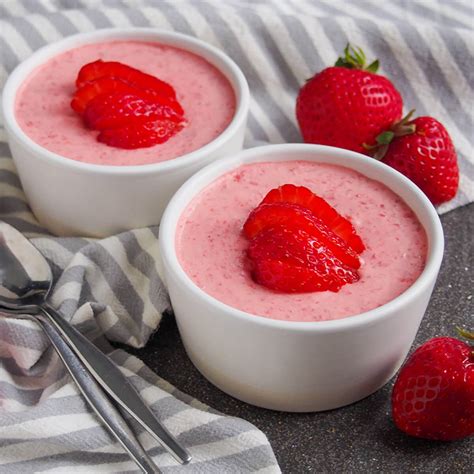 Easy strawberry mousse - Caroline's Cooking