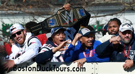 The Patriots' defensive ends started a fitting chant during the Super Bowl parade