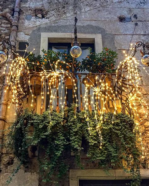 50 Christmas Balcony Décor ideas which are opulent and classy > Detectview