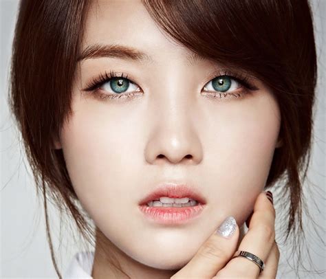 Contact lenses in K-Pop are very common, but it’s not often you can see how your idol would look ...