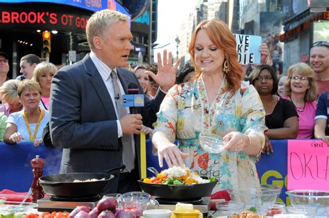 ‘The Pioneer Woman’ Ree Drummond’s Pretzel-Crusted Chicken Strip Recipe