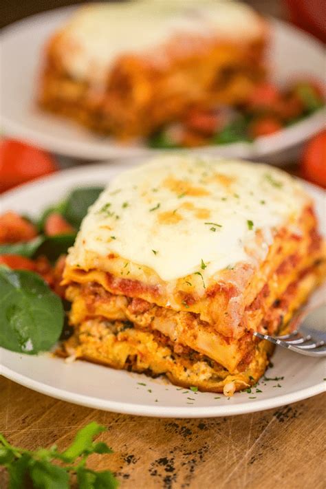 Easy Homemade Lasagna Recipe [Video] | Recipe | Homemade lasagna recipes, Homemade lasagna, Easy ...