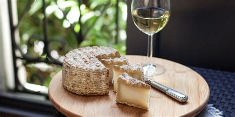 Journée nationale du fromage : Les secrets de l’accord parfait avec le vin - La Revue du vin de ...