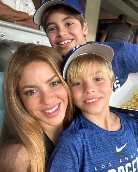 Caras | Shakira diverte-se com os filhos em Miami