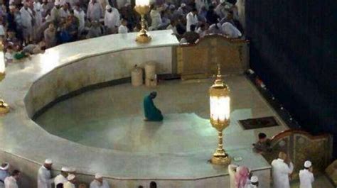 Pakistani Worker Responsible for Cleaning Holy Kaaba Gets His Biggest Wish - Lens