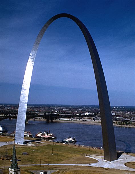 File:Gateway Arch (distant view).jpg - Wikipedia, the free encyclopedia