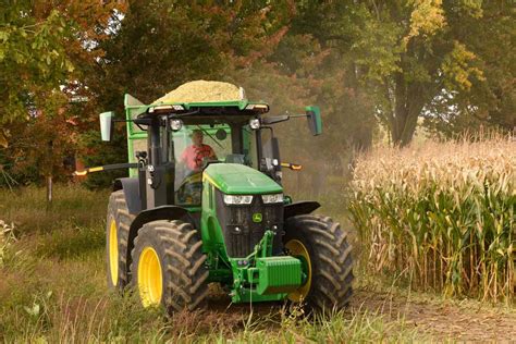 John Deere 7R tractor gets mid-year updates