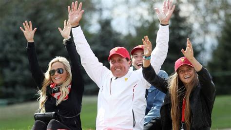 Phil Mickelson’s Wife Amy Overcame Breast Cancer | Heavy.com