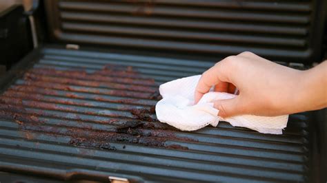 Chef Reveals The Most Common Mistakes You're Making While Cleaning Your ...