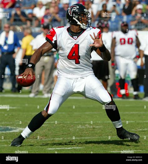 Falcons byron leftwich hi-res stock photography and images - Alamy