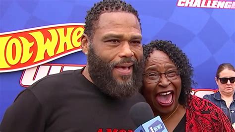 Anthony Anderson & His Mom Tell How They'd Trick Out Hot Wheels Car