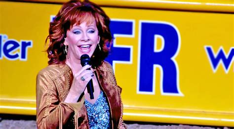 Reba McEntire Returns To Event Where She Was Discovered & Delivers ...