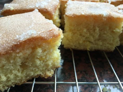 Mary Berry´s Lemon Drizzle Cake | Easy Traybake - TheUniCook