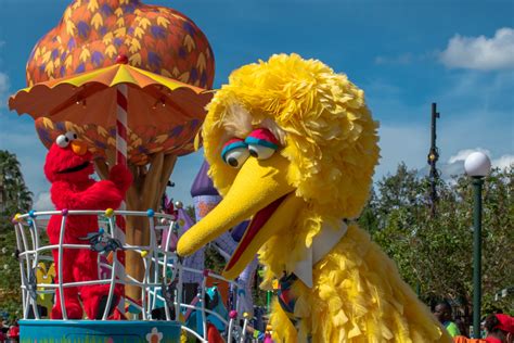 Big Bird and Elmo Take on Trauma - MindSite News