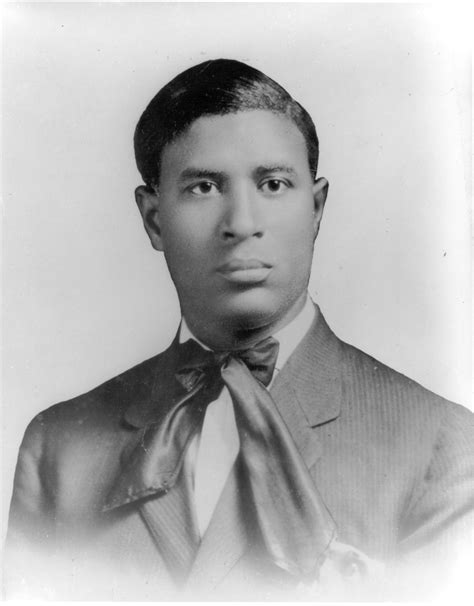 Garrett Morgan (1877–1963) invented the gas mask. Fast Fact: Morgan also invented the f ...