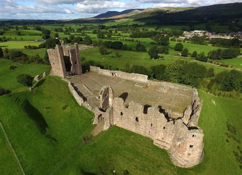 Brough castle, Cumbria, UK. [OC]. The A66 east-west main road was an ...