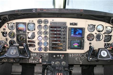 Hawker Beechcraft King Air C90SE Specs and Description