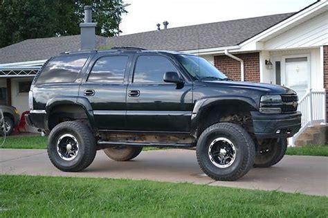 Sell used LIFTED BLACK 2000 CHEVY TAHOE LT 4X4 in Garber, Oklahoma, United States