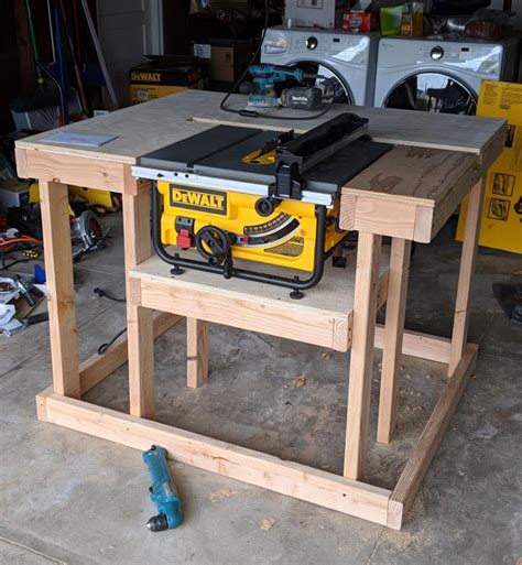 Built a bench for the table saw : woodworking