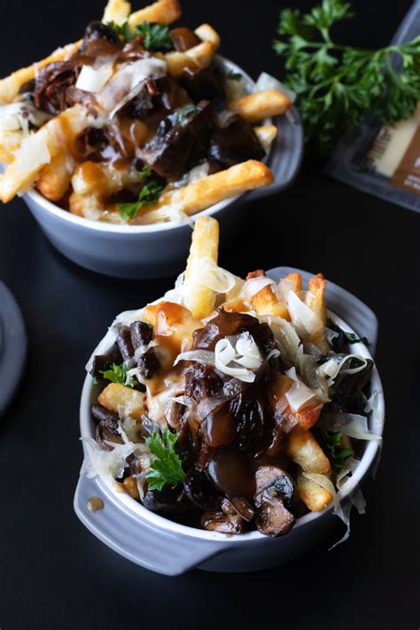 La Braisée Poutine with smoked cheese | Fromagerie Bergeron | Receta