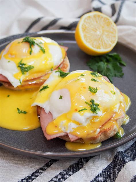 Eggs Benedict - Caroline's Cooking