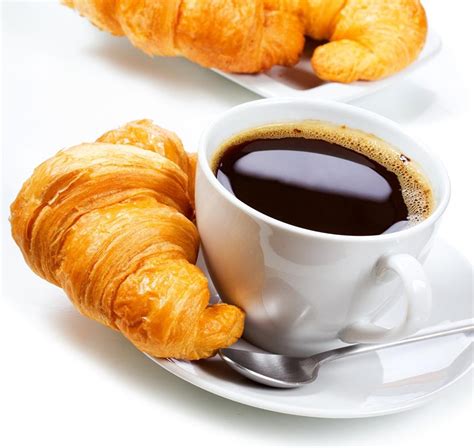 Croissant con café de 116 Kcal - Receta fácil en la app Avena