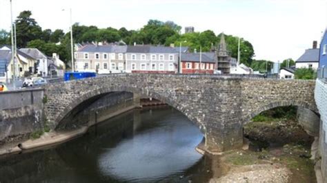 15th Century bridge which named Bridgend gets facelift - BBC News