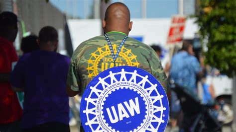 UAW president promises members will get 'fair share' from automakers ...