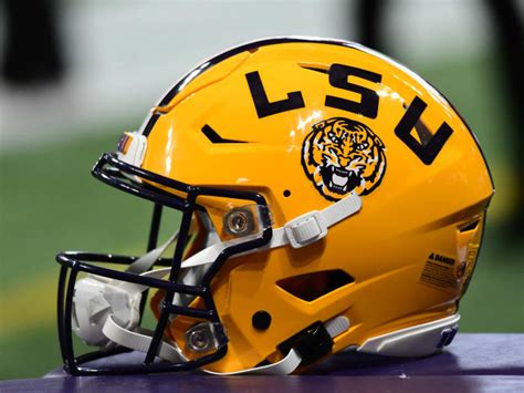 Fans Are Mesmerized By LSU Football's Air-Conditioned Helmets - The Spun